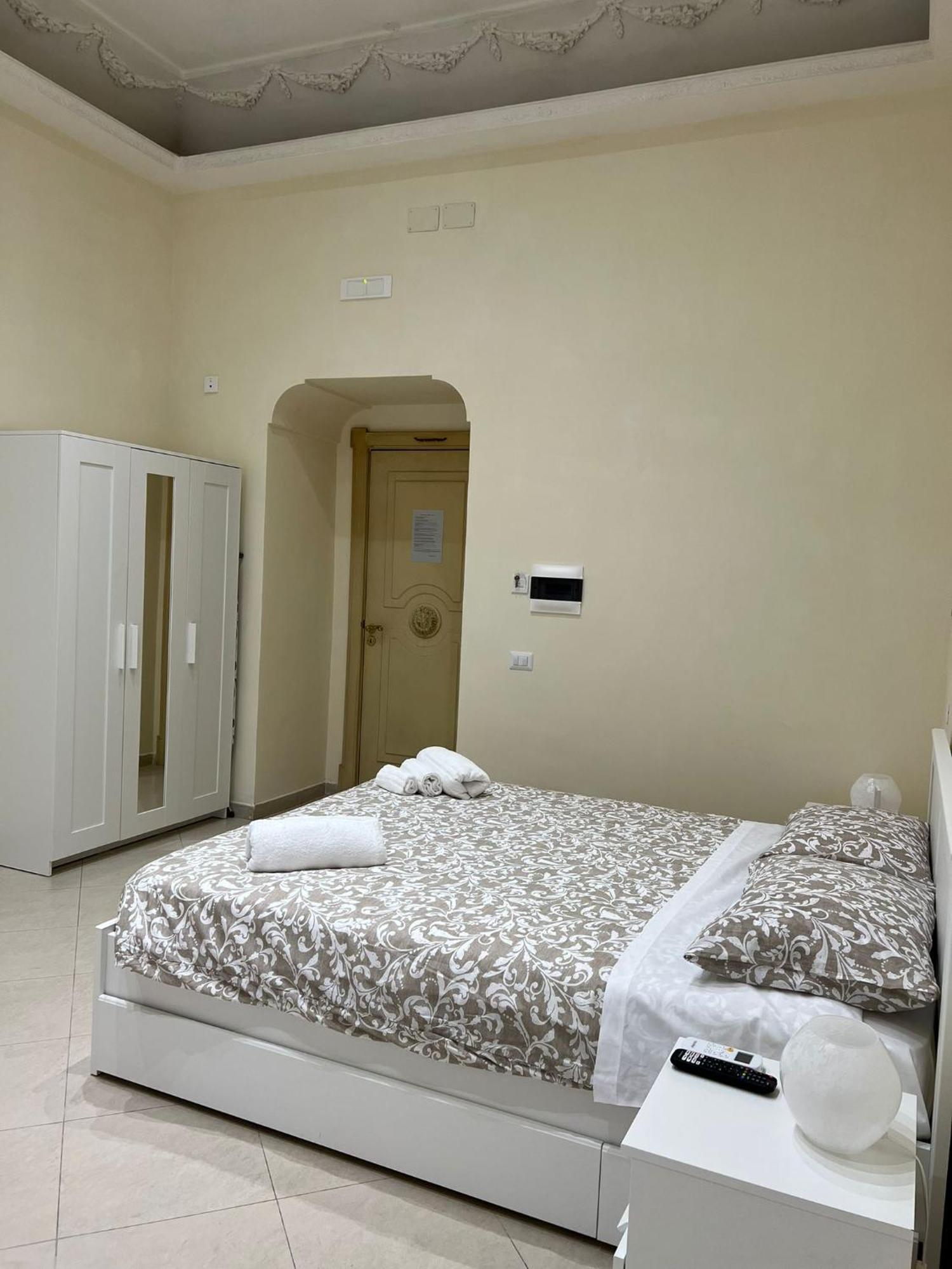 Re Umberto 311 * Naples
